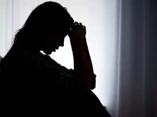 25 वर्षीय महिला से जेठों ने दुष्कर्म किया, बच्ची को मारने की दी धमकी