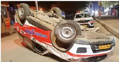 चेतकपुरी पोस्ट से जा रही डायल-112 एफआरवी अनियंत्रित होकर डिवाइडर पर चढ़ी, दो आरक्षक निलंबित