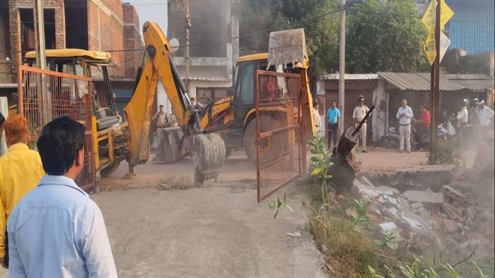 ग्वालियर में अवैध कॉलोनियों पर प्रशासन की सख्त कार्रवाई, गिरवाई क्षेत्र में सात कॉलोनियां ध्वस्त