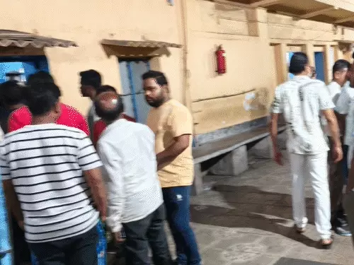 कतरास में देर रात गोलियों की तड़तड़ाहट से दहला इलाका, अवैध कोयला कारोबार को लेकर दो गुटों में 50 राउंड फायरिंग, 3 घायल